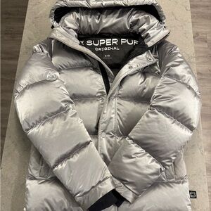 Aritzia TNA Super Puff Liquid Shine Silver